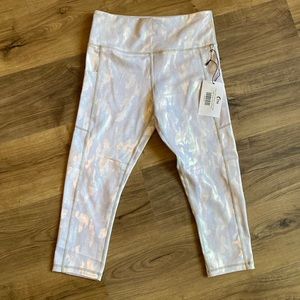 Zyia Silver Camo Metallic pocket light n tight hi-rise Capri leggings